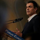 El líder del PSOE, Pedro Sánchez, en un desayuno informativo organizado por Nueva Economía.-JOSÉ LUIS ROCA