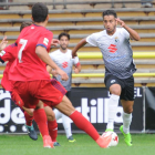 Youssef conduce un balón en un choque liguero disputado en El Plantío-Israel L. Murillo