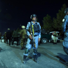 Militares afganos frente a la Universidad Americana de Kabul.-WAKIL KOHSAR / AFP