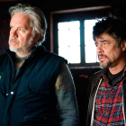 Los actores TimRobbins y Benicio delToro, en una secuencia de la película.-ECB