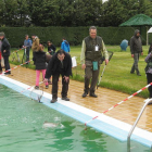 El Concurso Infantil de Pesca organizado por Aprim se celebró ayer en las piscinas municipales de Villarcayo.-M.V.