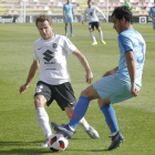 Jagoba Beobide presiona a un rival en el choque ante el Atlético B.-SANTI OTERO