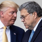 Donald Trump y el fiscal general de EEUU, William Barr, durante un acto en la Casa Blanca el pasado 11 de julio.-EFE / MICHAEL REYNOLDS