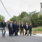 Rico (en el centro) tuvo ocasión de conocer ayer los trabajos de mejora de la carretera en la zona de Ubierna-ECB