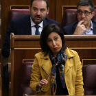 La portavoz del PSOE, Margarita Robles, en la sesión de control en el Congreso.-JUAN MANUEL PRATS