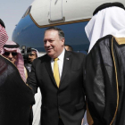 El secretario de Estado de EEUU, Mike Pompeo, recibido por las autoridades saudís a su llegada a Riad.-LEAH MILS (AFP)