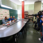La Unión de Campesinos de Castilla y León (UCCL) expone su posición sobre la quema de rastrojos. De izquierda a derecha, Isidro del Campo, responsable de Cultivos Herváceos de UCCL); Valentín García, coordinador de UCCL-Valladolid; y Félix Arribas, presid-Ical
