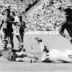 Acción defensiva de Ernst Jean-Joseph (en el suelo) durante el Haití-Italia del Mundial 74.-EL PERIÓDICO