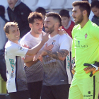 Los jugadores del Burgos CF celebran el gol conseguido por Adrián.-ISRAEL L. MURILLO