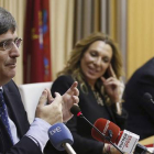 El presidente del Consejo Superior de Deportes (CSD), Miguel Cardenal, junto a la diputada ICAM María Teresa Nadal y el presidente de la LFP, Javier Tebas.-Foto:   EFE / FERNANDO ALVARADO
