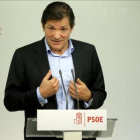 El presidente de la gestora, Javier Fernández, el pasado 20 de febrero en la sede del PSOE.-JOSÉ LUIS ROCA
