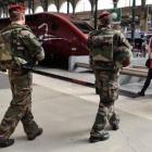 Militares patrullan en la Gare du Nord, en París.-BINTA (AP)
