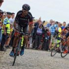 José Mendes atraviesa un tramo de pavé durante una prueba con el maillot de Bora.-