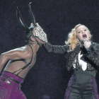 Madonna, durante su actuación en los Brit Awards, en el O2 Arena de Londres, la semana pasada.-Foto:   REUTERS / TOBY MELVILLE