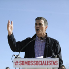 El exlíder del PSOE, y aspirante de nuevo a la secretaría general, Pedro Sánchez, en Dos Hermanas (Sevilla).-CRISTINA QUICLER / AFP