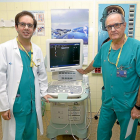 Los doctores José Antonio Brizuela y Carlos Vaquero en las instalaciones del Hospital Clínico Universitario de Valladolid.-J. M. LOSTAU