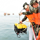 Las autoridades de salvamento han probado también con un robot submarino equipado con cámaras de alta definición.-EPA/FEATURECHINA