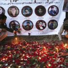 Homenaje en Kabul por los nueve periodistas que murieron en un atentado suicida en abril de 2018.-AP / RAHMAT GUL