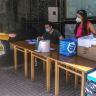 El reparto de mascarillas, que se hizo en tres puntos distintos para evitar aglomeraciones, seguirá estos días. ECB