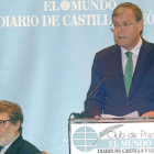 El alcalde de León, Antonio Silván, en un momento de su intervención en el foro del CES en la capital leonesa.-Bruno Moreno