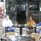 Los corporativos y Fernando de la Varga en la cafeterνa Ibáρez. ISRAEL L. MURILLO
