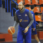 Cabanas inicia un ejercicio en el entrenamiento de ayer.-ISRAEL L. MURILLO