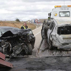 Imagen de un accidente registrado en la N-627, que une Burgos con Aguilar de Campoo.-RAÚL G. OCHOA