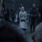 Daenerys Targaryen (Emilia Clarke) y Jorah Mormont (Iain Glen), en las imágenes de adelanto de Juego de tronos.-