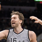 Pau Gasol durante el partido de los Spurs contra Sacramento Kings.-DARREN ABATE