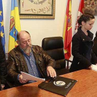 La moción de censura contra el alcalde en Modúbar no se llevó a cabo por la dimisión de un edil del PP.-RAÚL G. OCHOA