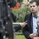 El precandidato del PSCyL a la Junta de Castilla y León explicó las bases de su proyecto, ayer, en el parque Félix Ródríguez de la Fuente.-SANTI OTERO