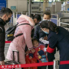 Autoridades en China realizan pruebas para detectar contagios del coronavirus de Wuhan.-EUROPA PRESS