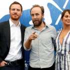 Michael Fassbender, Derek Cianfrance y Alicia Vikander, en Venecia.-REUTERS / ALESSANDRO BIANCHI