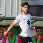 Andrés González controla el balón en el choque ante el Coruxo.-CORUXO FC