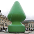 La escultura de Paul McCarthy en la plaza Vandôme.-