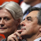 François Fillon junto a su esposa, Penélope, el pasado mes de noviembre.-REUTERS