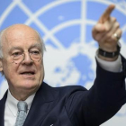 Staffan de Mistura, durante la rueda de prensa, este lunes, en Ginebra.-AFP / FABRICE COFFRINI