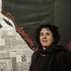 'No alcanzarás el cielo sin romper mi corazón'. Virginia Calvo, junto a una de las piezas.-Santi Otero