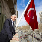 Ömer Önhon en el consulado de Turquía en Barcelona.-FERRAN NADEU