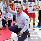 Paco García, durante un tiempo muerto con el Valladolid.-EL MUNDO / EL DIARIO DE VALLADOLID