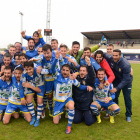 Los jugadores de la Arandina CF festejan la consecución del título de campeón sobre el terreno de juego de El Montecillo-Alberto Calvo