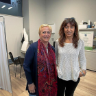Montserrat Sanz y Ángela Rico en el gabinete psicológico del Centro Médico Recoletos de Valladolid.-JOSÉ C. CASTILLO