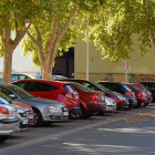 El vehículo en el que se encontró a la víctima se encontraba estacionado en la calle del Río Ebro, a escasos metros de la Casa Municipal de Cultura.-ICAL