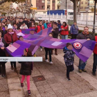 Vecinos de toda edad mostraron su repulsa por esta gran lacra social que afecta gravemente a todo el país, saliendo a la calle en recuerdo de las víctimas.-ECB