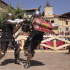 La autenticidad el combate medieval impresionó a los asistentes a la feria pozana.-G. G.