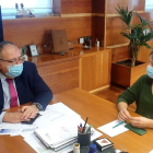 El consejero de Sanidad se entrevistó en Valladolid con la portavoz del grupo popular en el Ayuntamiento de Burgos. ECB