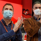 Luis Tudanca y Pedro Sánchez en el Congreso Autonómico del PSOE. SANTI OTERO