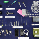 Detalle de las herramientas confiscadas por la Policía Nacional a los acusados a los que se les imputan 64 asaltos.-ECB