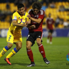 Sangalli lucha por un balón con el jugador del AlcorcónFede, ayer, en Santo Domingo. LA-LALIGA.ES