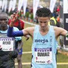 Ouassim Oumaiz celebra el triunfo tras cruzar la línea de meta en el Cross de Atapuerca.-SANTI OTERO